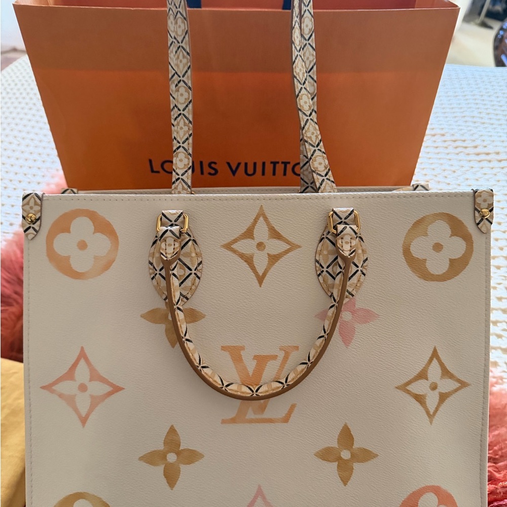 Louis Vuitton White and Gold Monogram Tote Bag - Picture 13 of 14